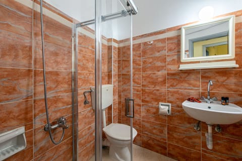 Double or Twin Room, Sea View | Bathroom | Free toiletries, hair dryer, towels, soap