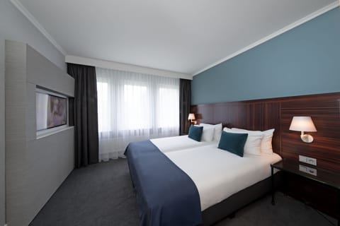 Deluxe Double Room | In-room safe, desk, blackout drapes, soundproofing