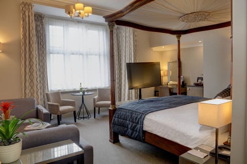 King Suite with Four Poster Bed | Desk, iron/ironing board, free WiFi, bed sheets