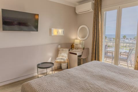 Superior Room, Sea View | Desk, blackout drapes, soundproofing, iron/ironing board