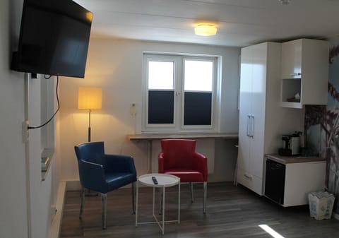 Standard Room (Theme room) | Minibar, in-room safe, blackout drapes, iron/ironing board