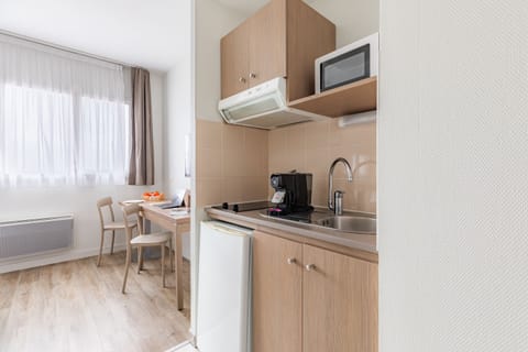 Double Studio | Private kitchenette | Fridge, microwave, dishwasher, electric kettle