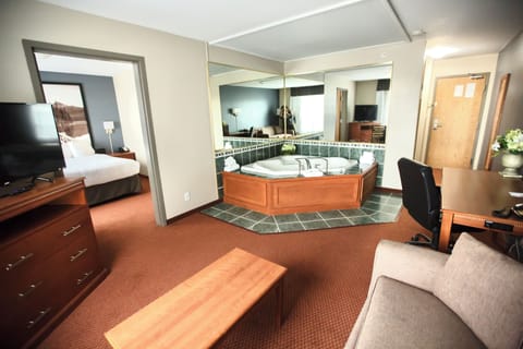 Suite, 1 Bedroom, Non Smoking (1 King Bed) | Premium bedding, down comforters, laptop workspace, blackout drapes