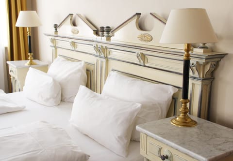 Deluxe Suite | 1 bedroom, hypo-allergenic bedding, down comforters, pillowtop beds