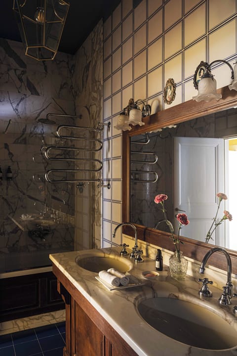 Suite, Terrace | Bathroom | Free toiletries, hair dryer, bathrobes, bidet