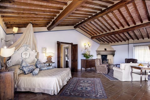 Panoramic Suite, 3 Bedrooms, Terrace, Vineyard View | Premium bedding, in-room safe, individually decorated