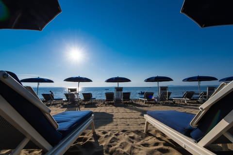 Private beach nearby, beach cabanas, sun loungers, beach umbrellas