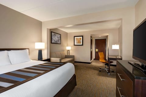 1 King Bed Deluxe Room | Premium bedding, pillowtop beds, in-room safe, desk