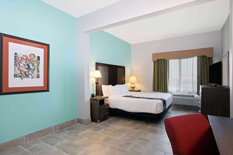 Room, 1 King Bed, Non Smoking | Premium bedding, desk, laptop workspace, iron/ironing board