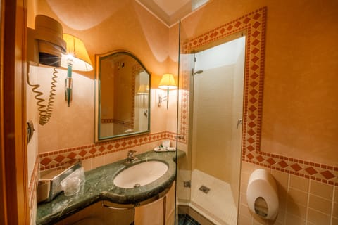 Superior Room | Bathroom | Shower, free toiletries, hair dryer, bidet