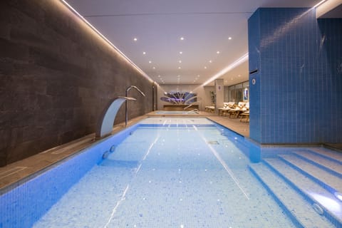 Indoor pool, sun loungers