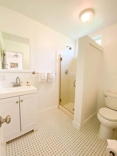 Williams Cottage, Stand Alone | Bathroom | Shower, free toiletries, hair dryer, towels