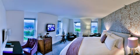 Bay View Executive Corner Room  | Egyptian cotton sheets, premium bedding, down comforters, pillowtop beds