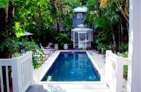 3 outdoor pools, a heated pool, sun loungers