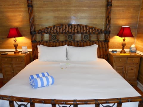 Luxury Room,w/balcony. 1 King Bed | Premium bedding, individually decorated, individually furnished