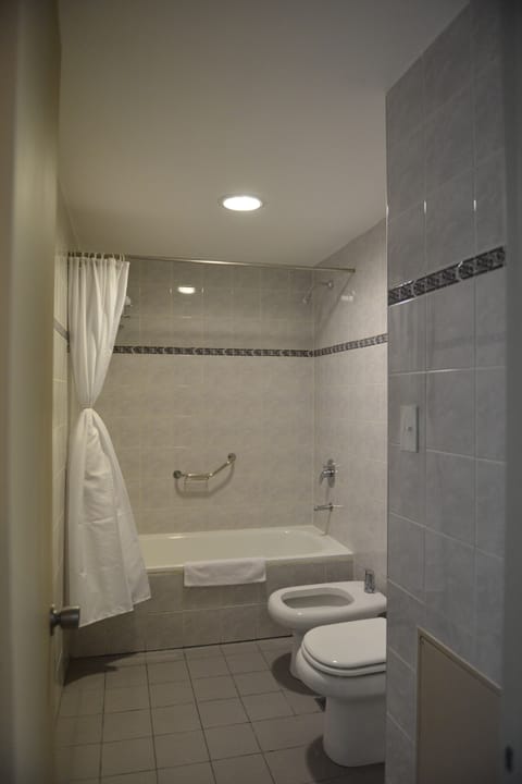 Shower, rainfall showerhead, free toiletries, hair dryer