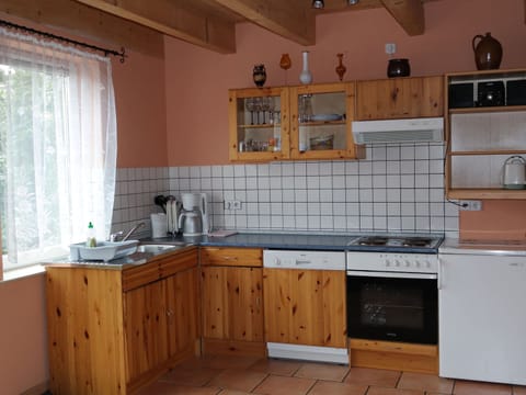 Bungalow | Private kitchen | Highchair