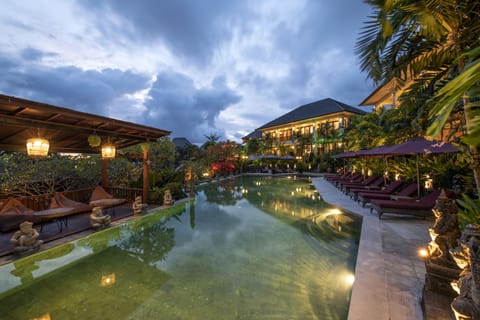 Outdoor pool, an infinity pool, pool umbrellas, sun loungers