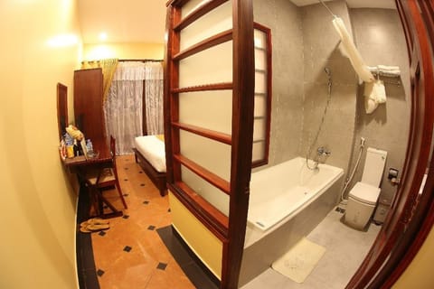 Deluxe Room | Minibar, in-room safe, desk, free WiFi