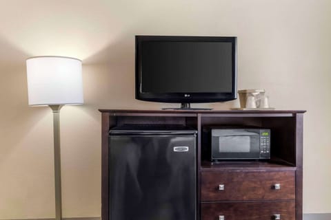 Individually furnished, desk, laptop workspace, blackout drapes