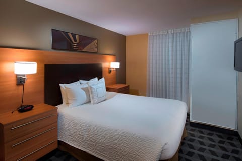 Suite, 2 Bedrooms | Premium bedding, in-room safe, iron/ironing board