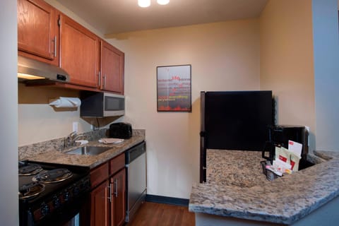 Suite, 2 Bedrooms | Private kitchen | Fridge, microwave, oven, stovetop