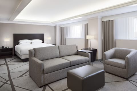 Suite, 1 King Bed | In-room safe, individually furnished, desk, laptop workspace