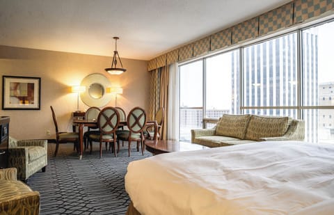 Suite, 1 King Bed (Congressional) | In-room safe, desk, blackout drapes, iron/ironing board