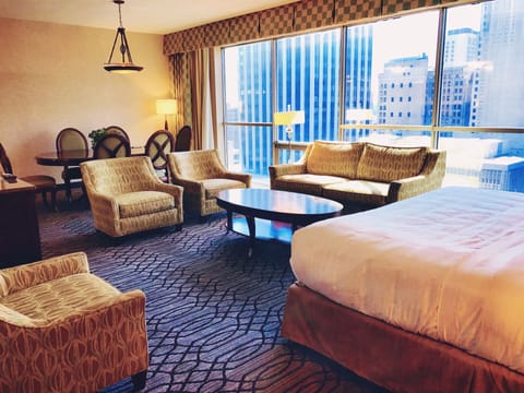 Suite, 1 King Bed (Congressional) | In-room safe, desk, blackout drapes, iron/ironing board