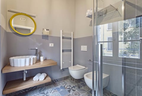 Superior Double Room, Annex Building (La Maison) | Bathroom | Rainfall showerhead, free toiletries, hair dryer, towels