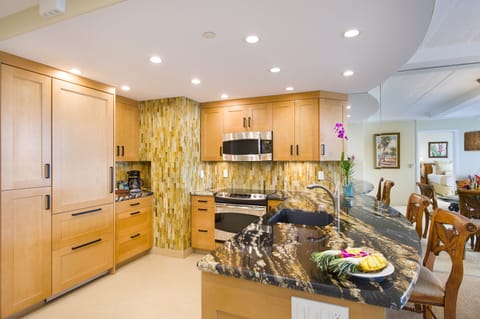 Premier Condo, 1 Bedroom, Kitchen, Ocean View | Private kitchen | Fridge, microwave, stovetop, dishwasher