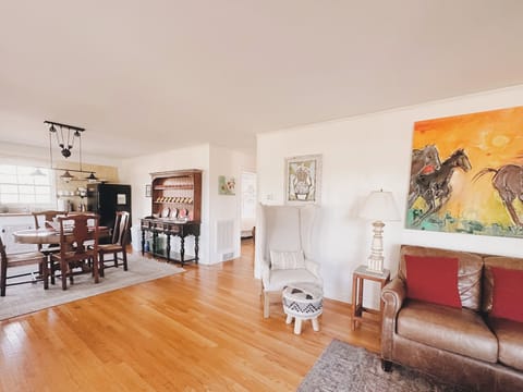 The Lily Cottage | Premium bedding, individually decorated, individually furnished