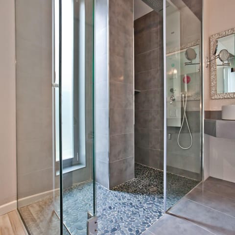 Suite | Bathroom | Designer toiletries, hair dryer, bidet, towels