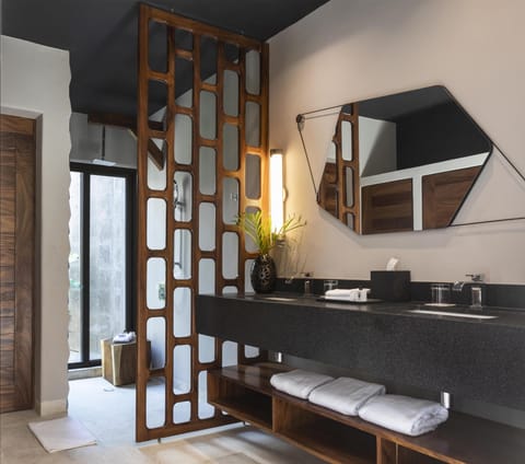 1 bedroom, premium bedding, minibar, in-room safe