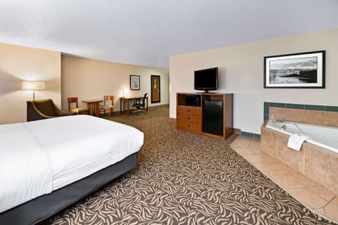 Suite, 1 King Bed, Non Smoking (Creek View) | Premium bedding, in-room safe, desk, blackout drapes