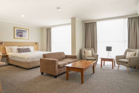 Executive Room (Spa) | Desk, iron/ironing board, free WiFi, bed sheets