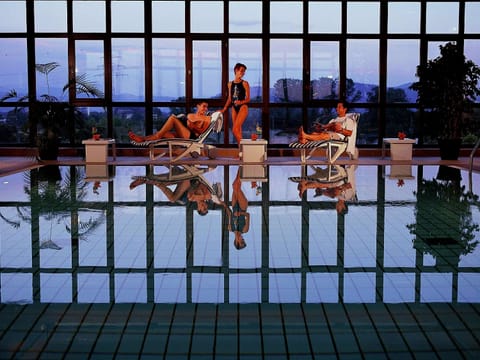 Indoor pool, sun loungers