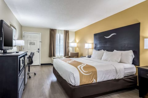 Standard Room, 1 King Bed, Non Smoking | Premium bedding, pillowtop beds, in-room safe, desk