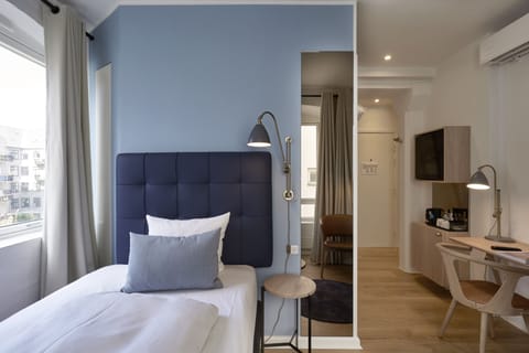 Standard single room | Hypo-allergenic bedding, minibar, in-room safe, desk