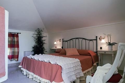 5 bedrooms, Egyptian cotton sheets, premium bedding, in-room safe