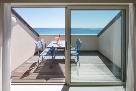 Suite, Sea View | Premium bedding, down comforters, minibar, in-room safe