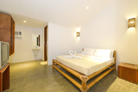 Standard Double Room, 1 Queen Bed | In-room safe, free WiFi, bed sheets