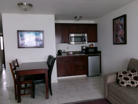 Deluxe Corner View 1 Bedroom Suite w/Balcony (No Pets) | Private kitchen | Microwave, coffee/tea maker