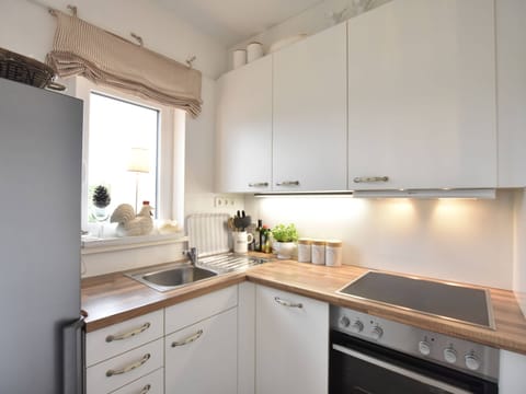 House | Private kitchen | Stovetop, highchair