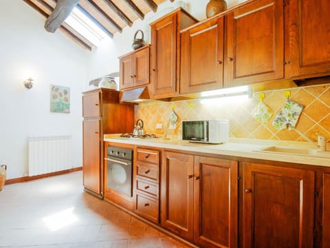 House | Private kitchen | Microwave, electric kettle, highchair