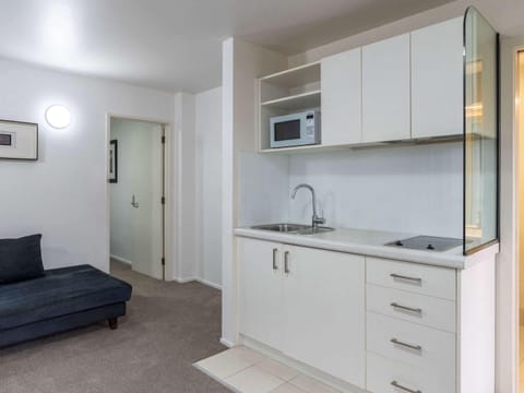 1 Bedroom with Kitchen | Desk, laptop workspace, iron/ironing board, free WiFi