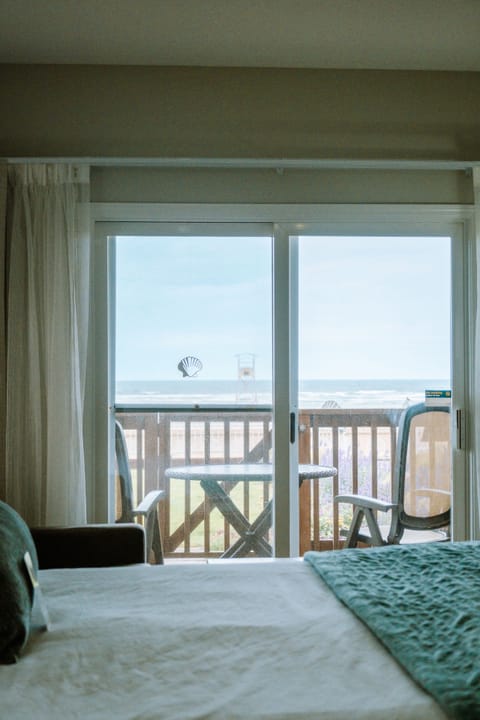 Suite, Ocean front King with Sofa Bed & Kitchen | Beach/ocean view