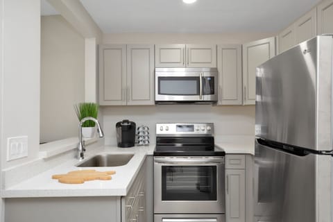 Superior Studio Suite | Private kitchen | Fridge, coffee/tea maker, toaster oven