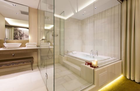 Superior Double Room | Bathroom | Shower, eco-friendly toiletries, hair dryer, bathrobes