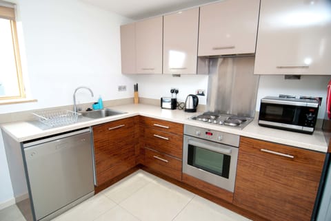 Apartment, 2 Bedrooms | Private kitchen | Fridge, microwave, oven, stovetop